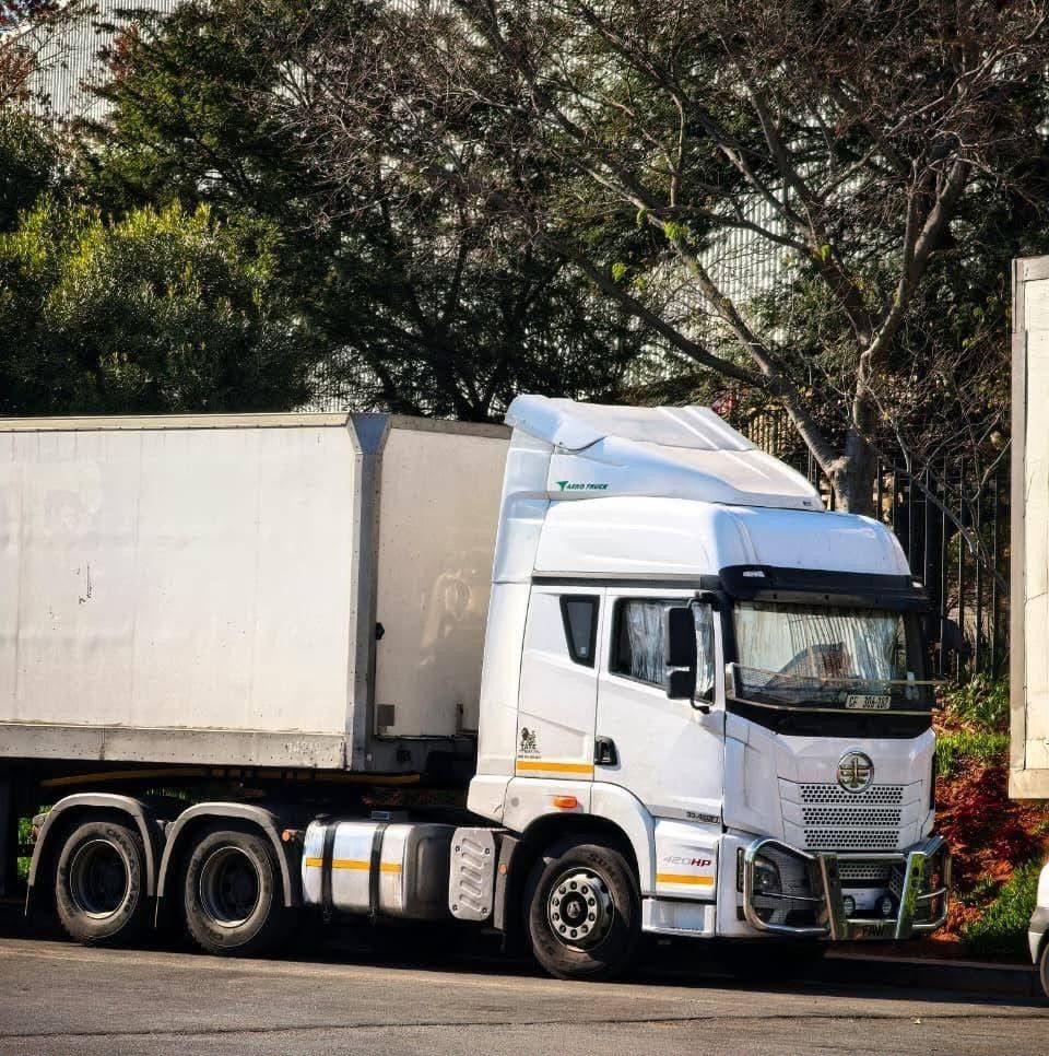 TATE Cargo truck with enclosed trailer